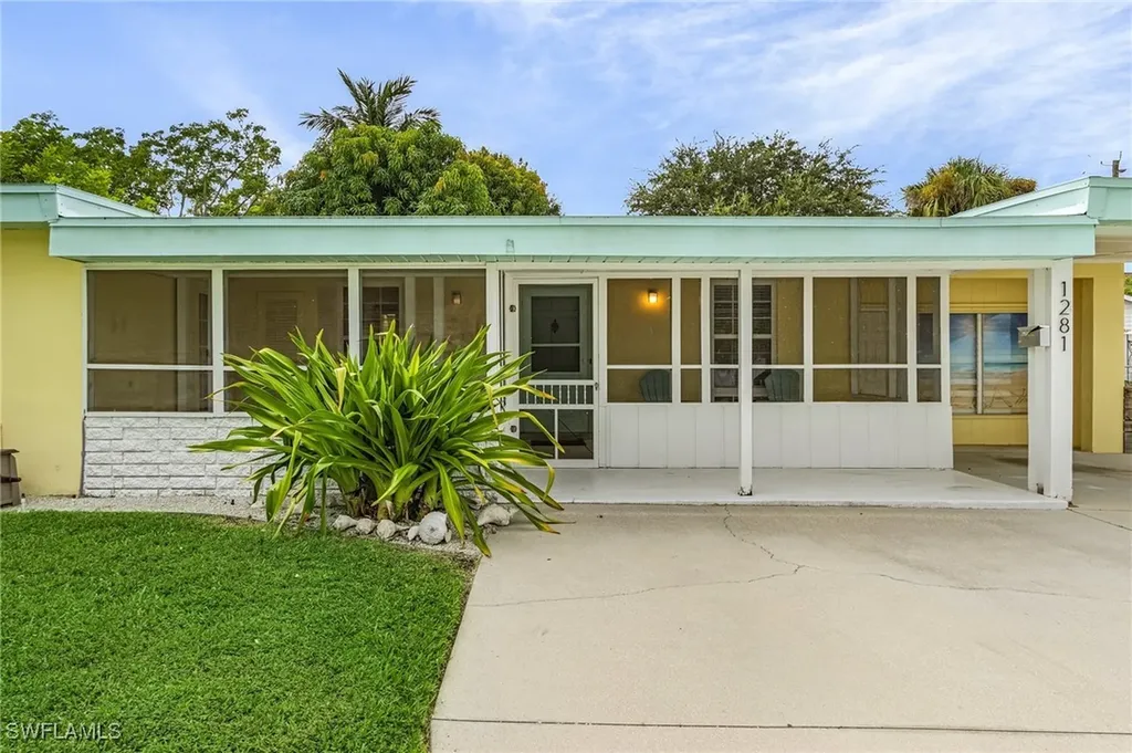 1281 10th Street N Naples FL 34102