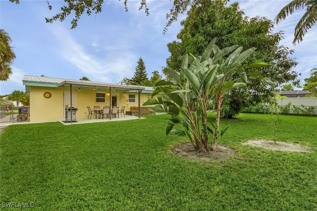 1281 10th Street N Naples FL 34102