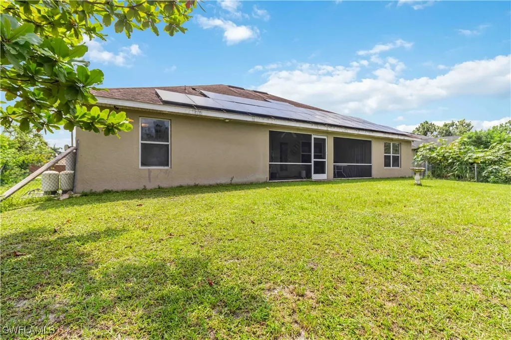915 Alvin Avenue Lehigh Acres FL 33971