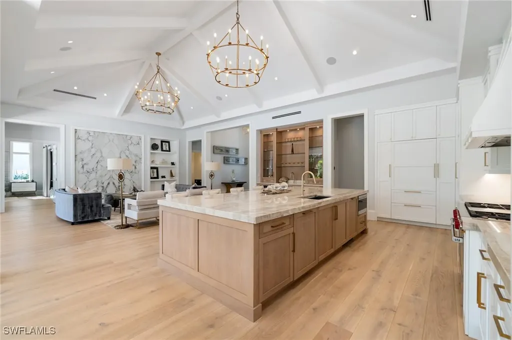 3290 Crayton Road Naples FL 34103