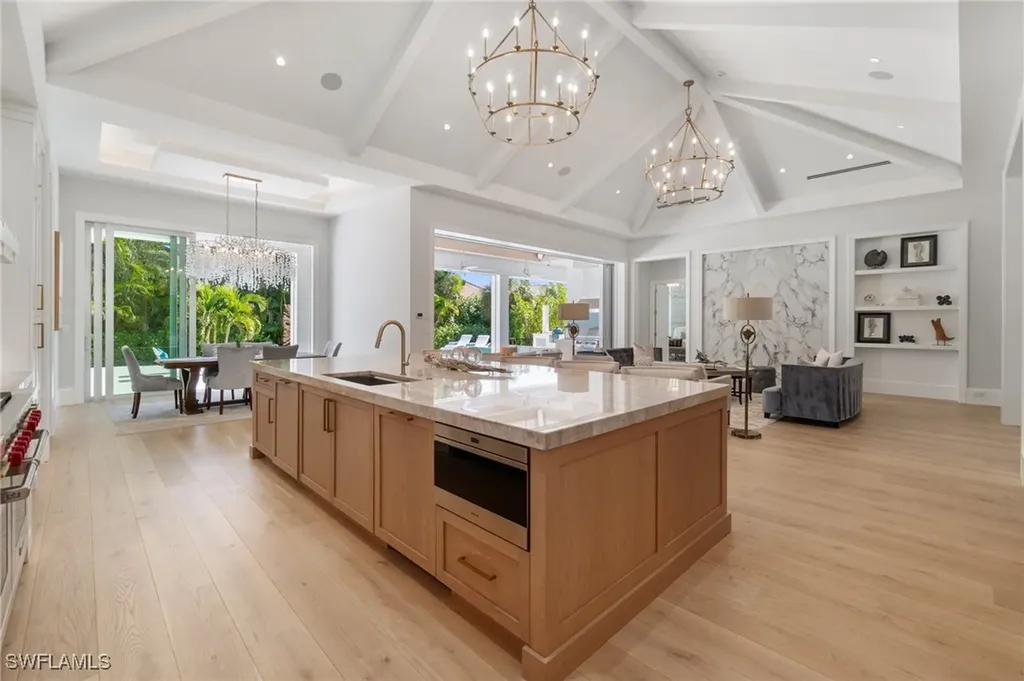 3290 Crayton Road Naples FL 34103