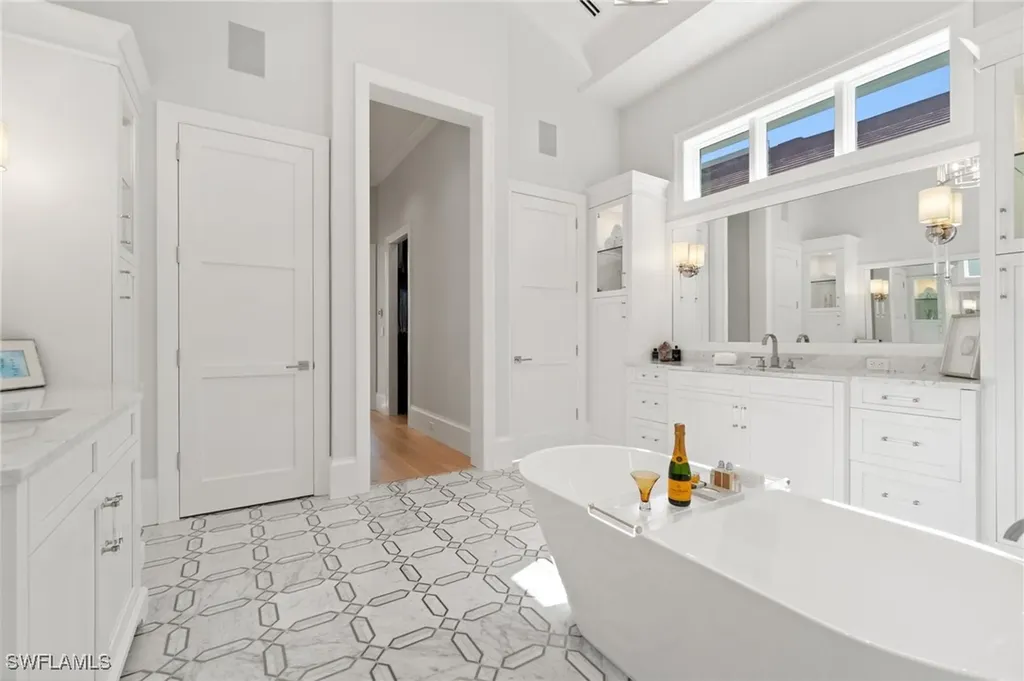 3290 Crayton Road Naples FL 34103
