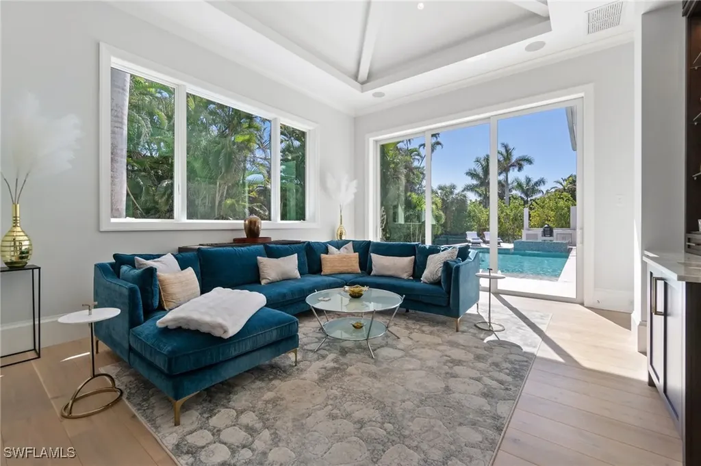 3290 Crayton Road Naples FL 34103
