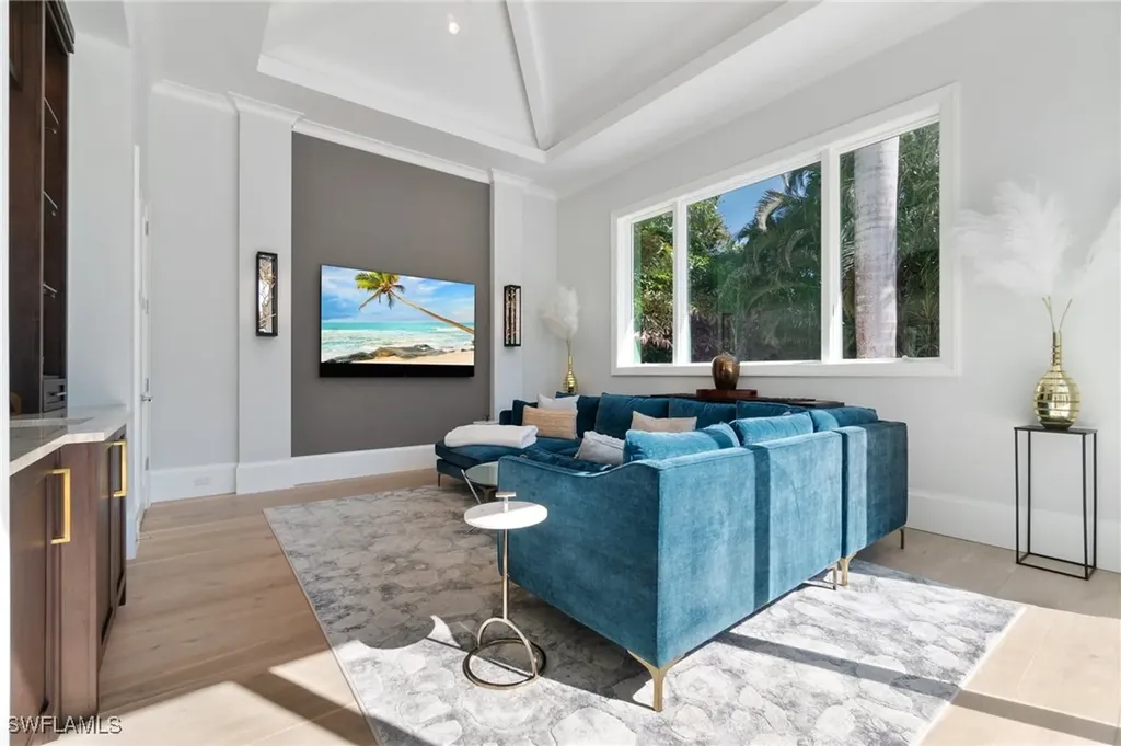 3290 Crayton Road Naples FL 34103