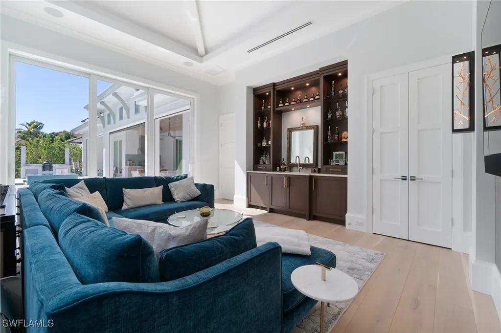 3290 Crayton Road Naples FL 34103