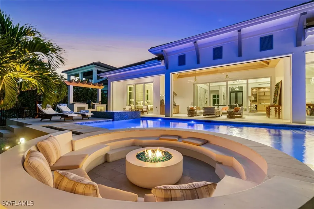 3290 Crayton Road Naples FL 34103