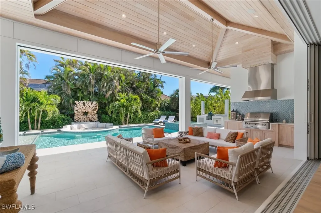 3290 Crayton Road Naples FL 34103