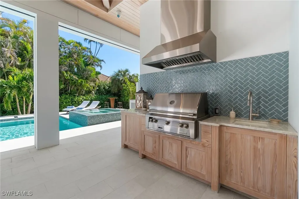 3290 Crayton Road Naples FL 34103