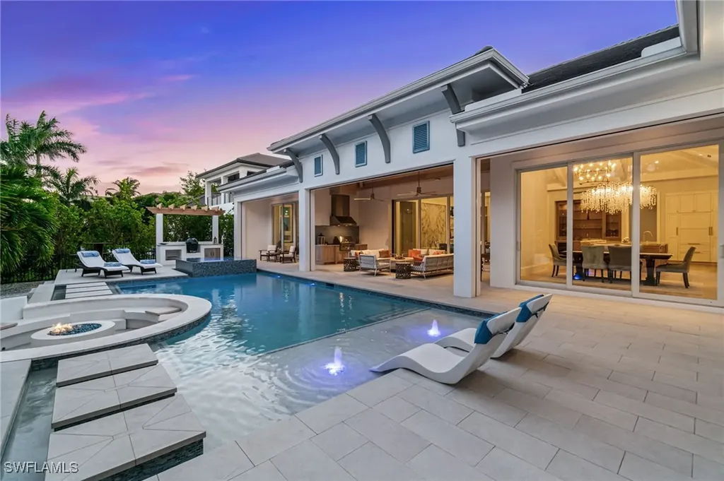 3290 Crayton Road Naples FL 34103