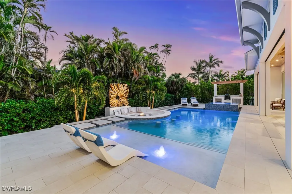 3290 Crayton Road Naples FL 34103