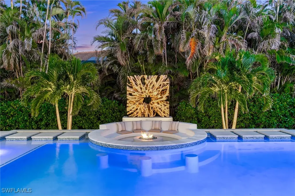 3290 Crayton Road Naples FL 34103
