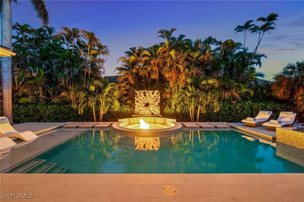 3290 Crayton Road Naples FL 34103