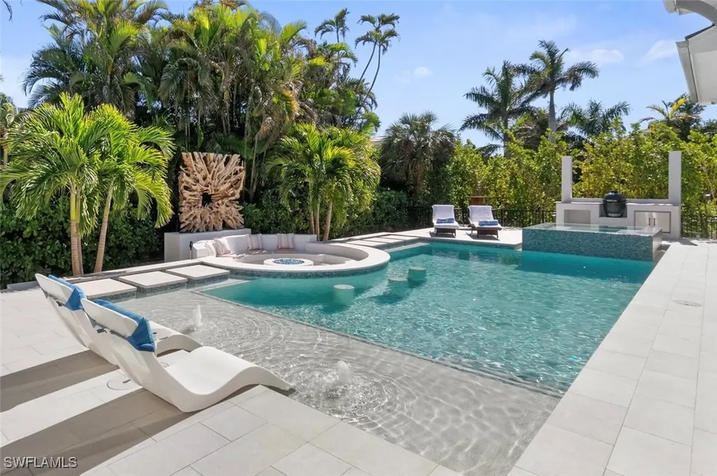 3290 Crayton Road Naples FL 34103