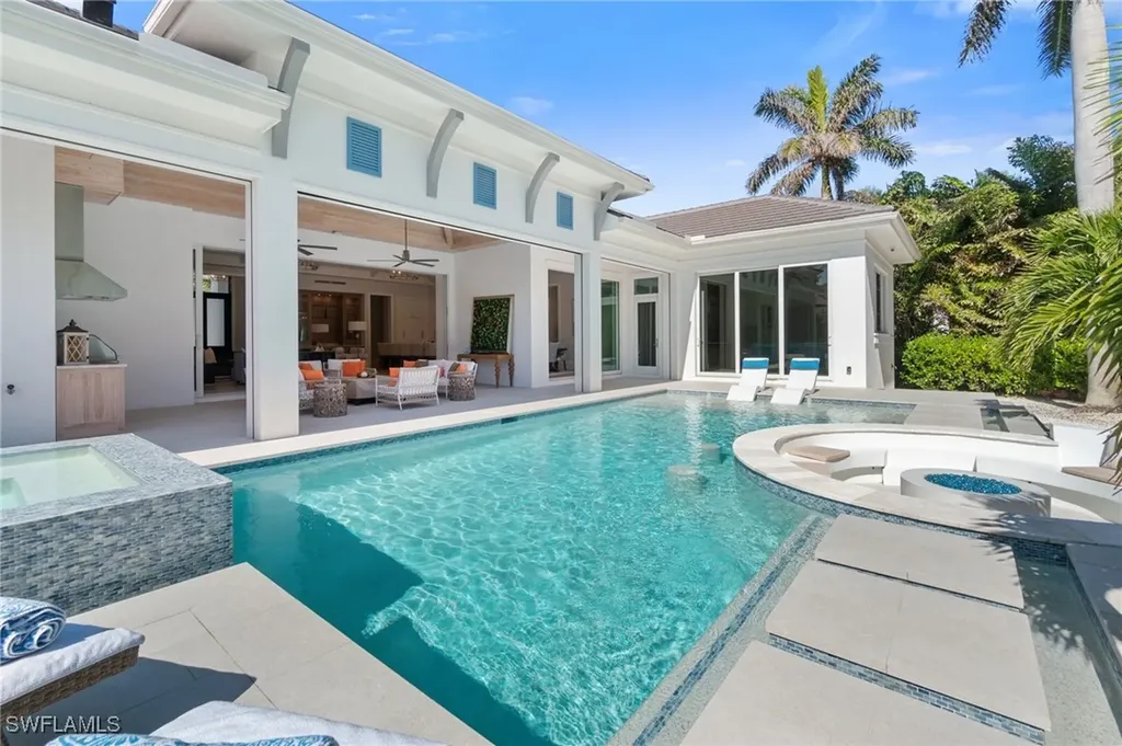 3290 Crayton Road Naples FL 34103
