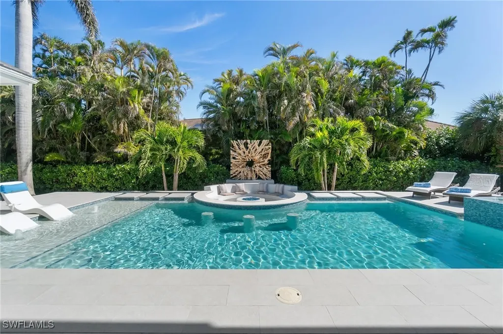 3290 Crayton Road Naples FL 34103