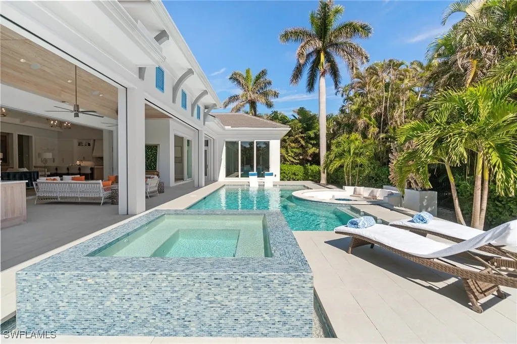 3290 Crayton Road Naples FL 34103