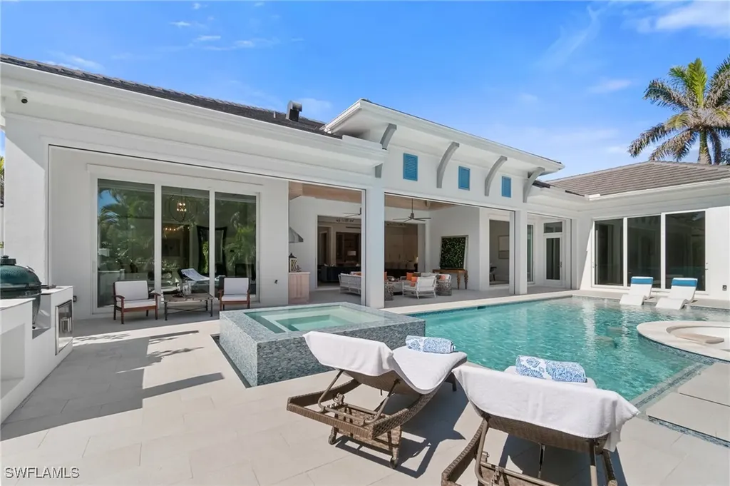 3290 Crayton Road Naples FL 34103