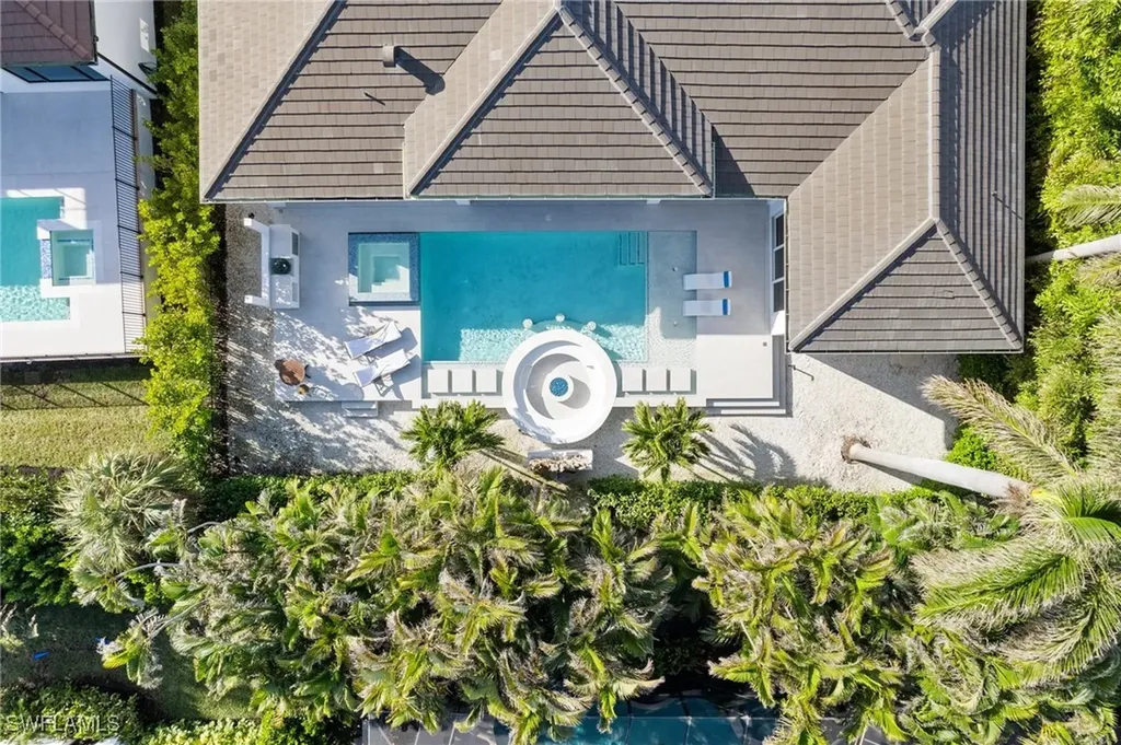 3290 Crayton Road Naples FL 34103