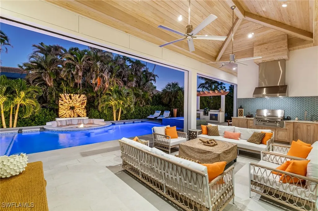 3290 Crayton Road Naples FL 34103
