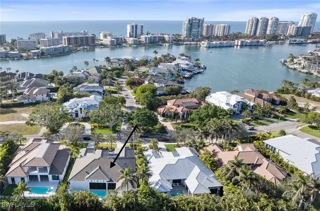 3290 Crayton Road Naples FL 34103