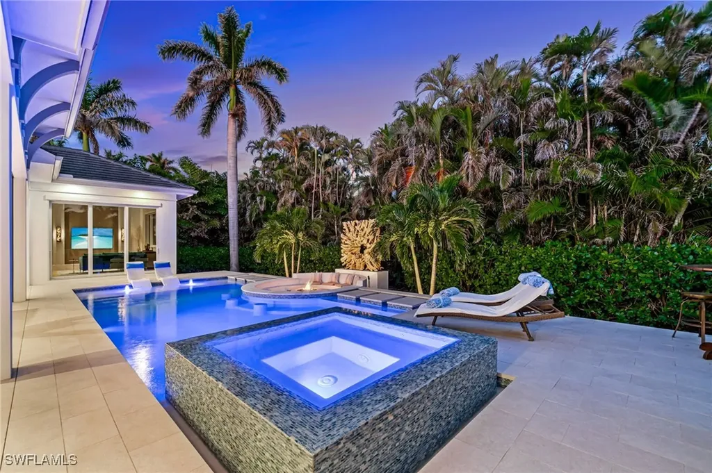 3290 Crayton Road Naples FL 34103