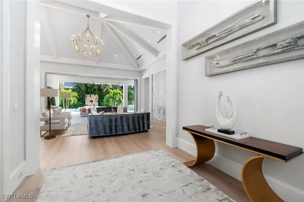 3290 Crayton Road Naples FL 34103