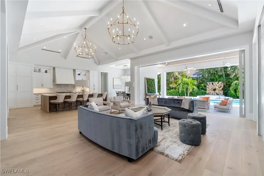 3290 Crayton Road Naples FL 34103
