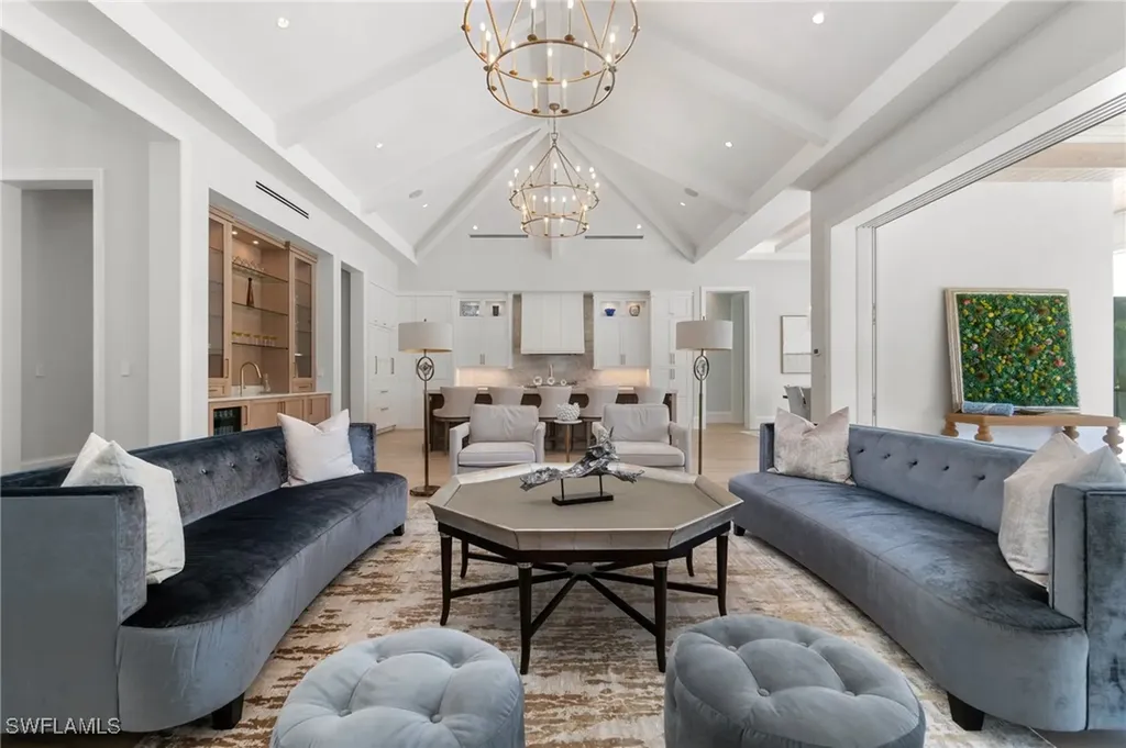 3290 Crayton Road Naples FL 34103