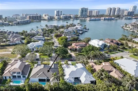 3290 Crayton Road Naples FL 34103