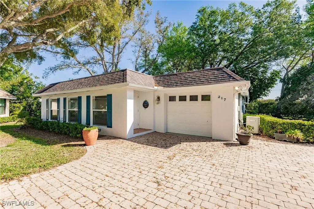 217 Yorkshire Court Naples FL 34112