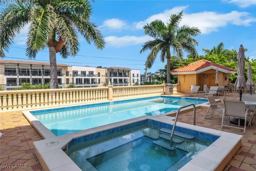 401 Bayfront Place Naples FL 34102
