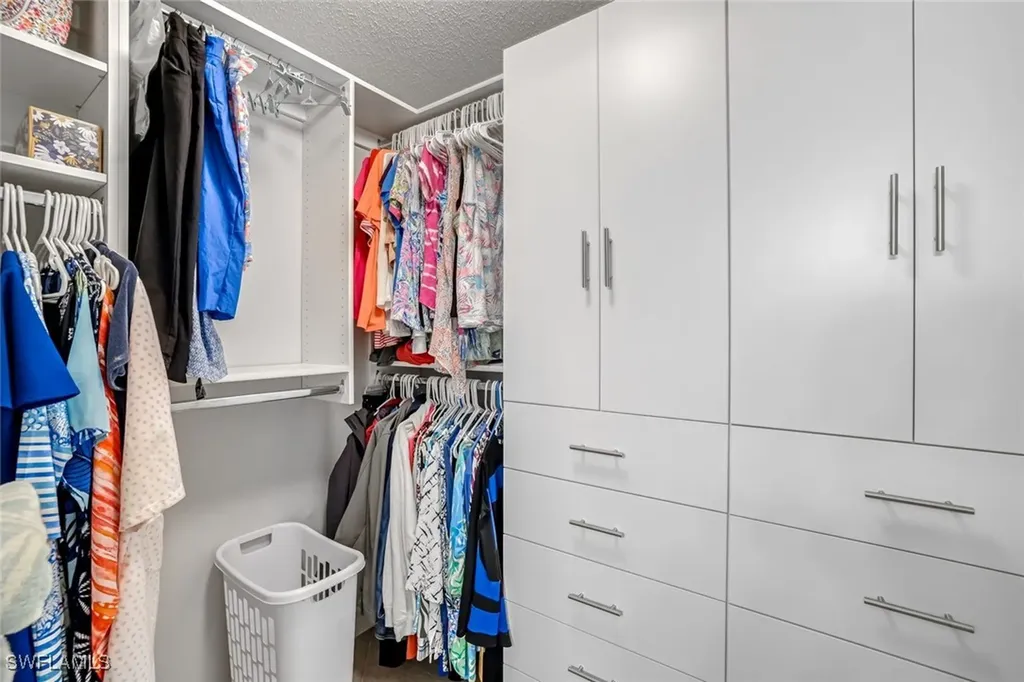 6860 Dennis Circle Naples FL 34104