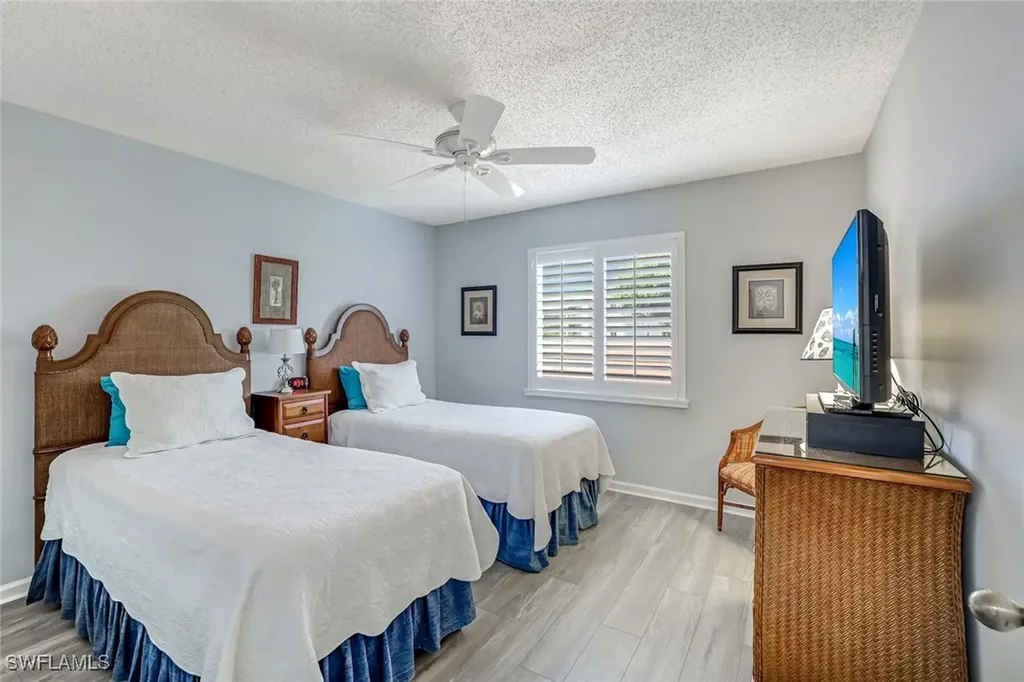 6860 Dennis Circle Naples FL 34104