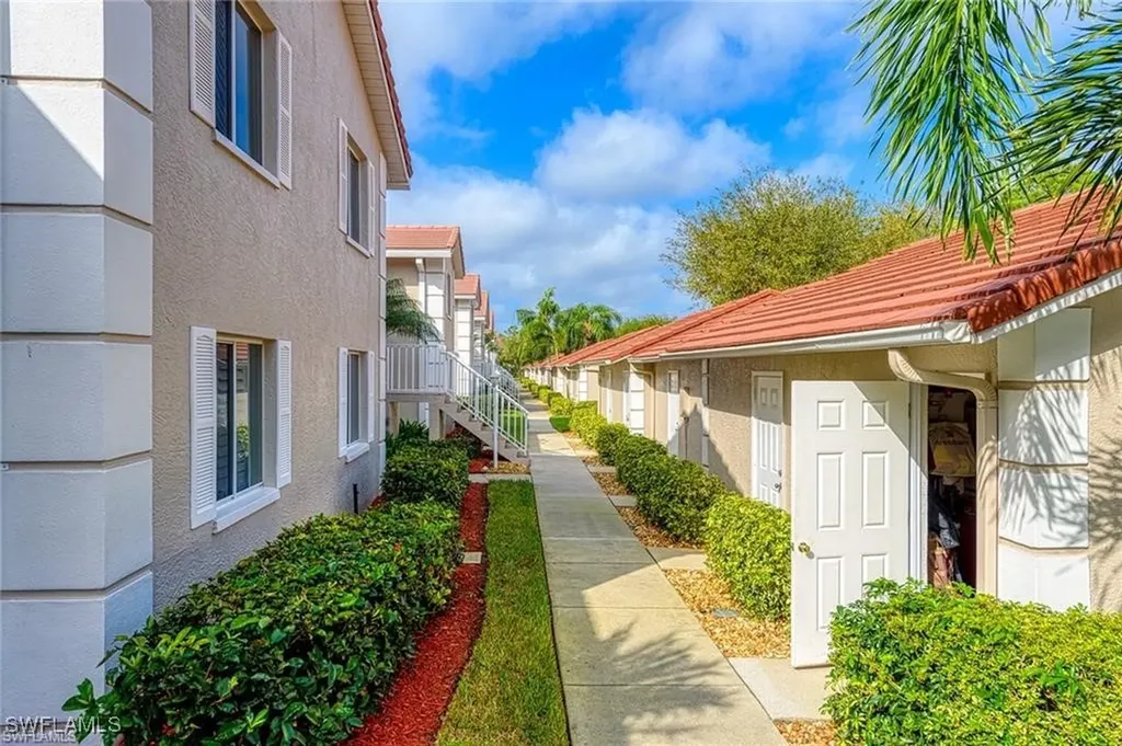 6860 Dennis Circle Naples FL 34104