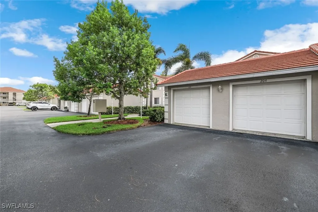 6860 Dennis Circle Naples FL 34104