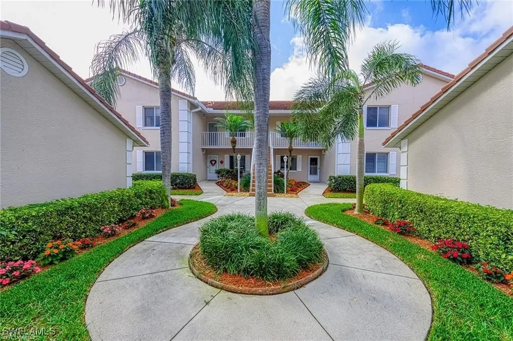 6860 Dennis Circle Naples FL 34104