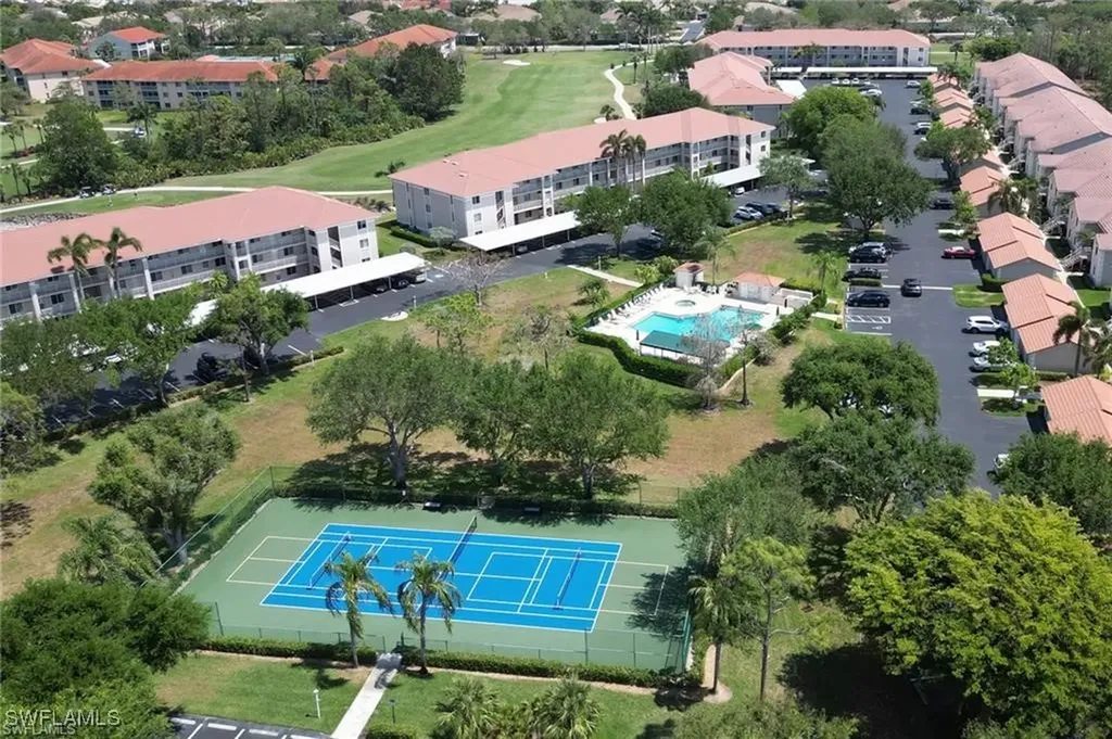 6860 Dennis Circle Naples FL 34104