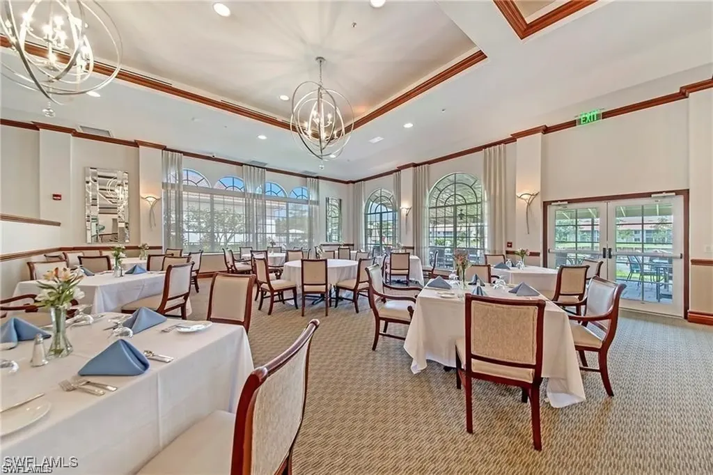 6860 Dennis Circle Naples FL 34104