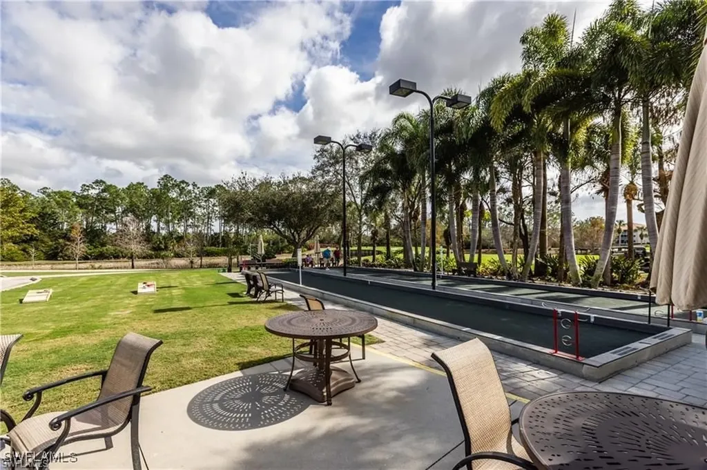 6860 Dennis Circle Naples FL 34104