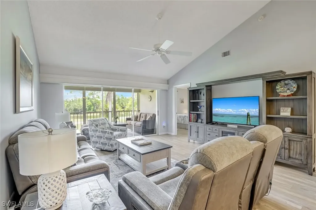 6860 Dennis Circle Naples FL 34104