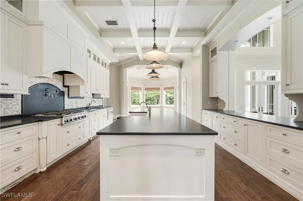 2263 Coach House Lane Naples FL 34105