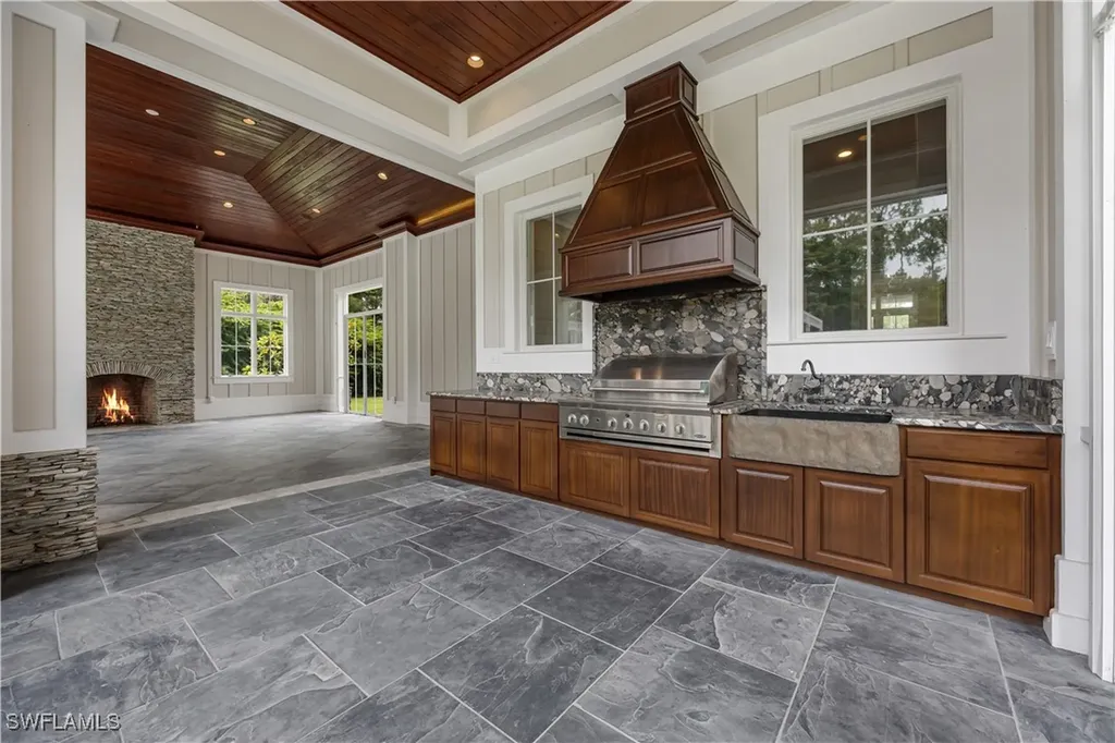 2263 Coach House Lane Naples FL 34105