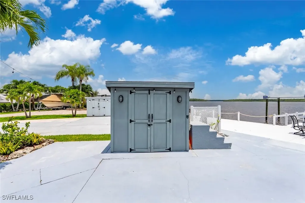 150 Smallwood Drive #160 Chokoloskee FL 34138