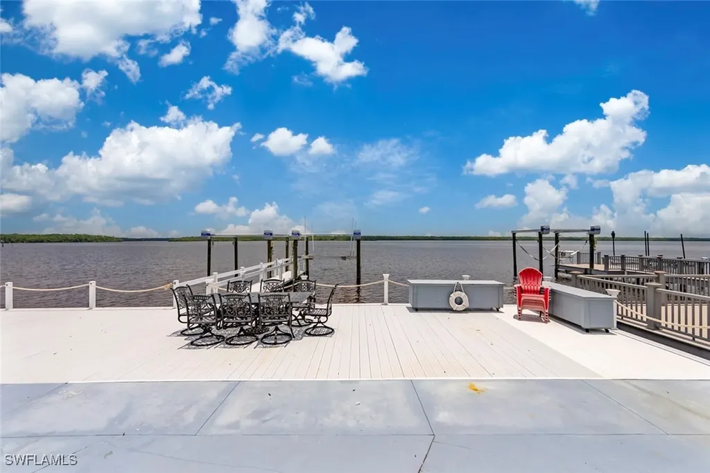 150 Smallwood Drive #160 Chokoloskee FL 34138