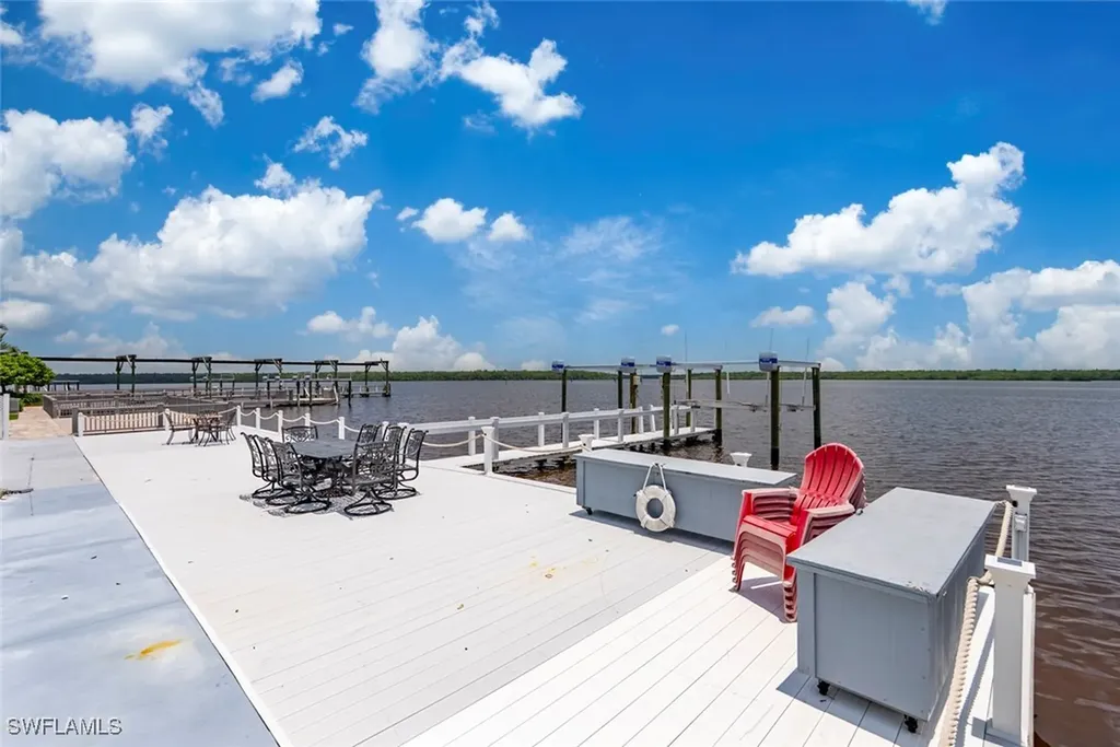 150 Smallwood Drive #160 Chokoloskee FL 34138