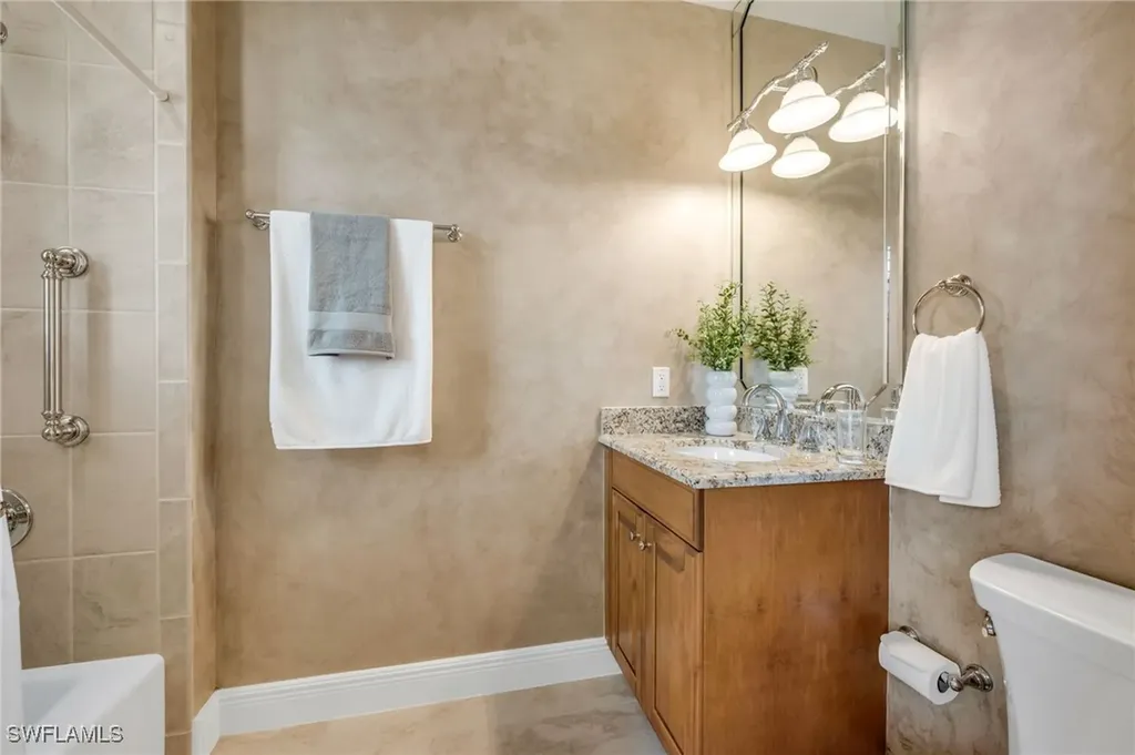 580 El Camino Real Naples FL 34119