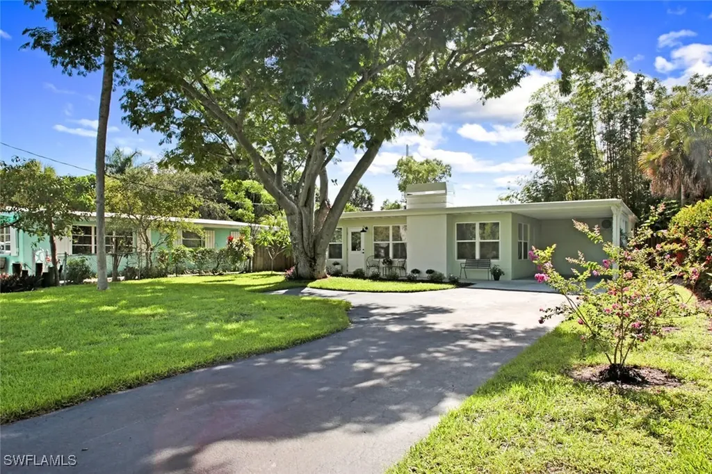982 13th Street N Naples FL 34102