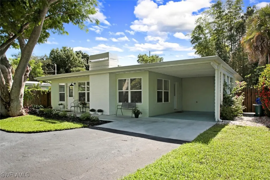 982 13th Street N Naples FL 34102
