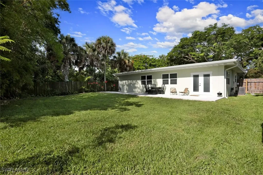 982 13th Street N Naples FL 34102