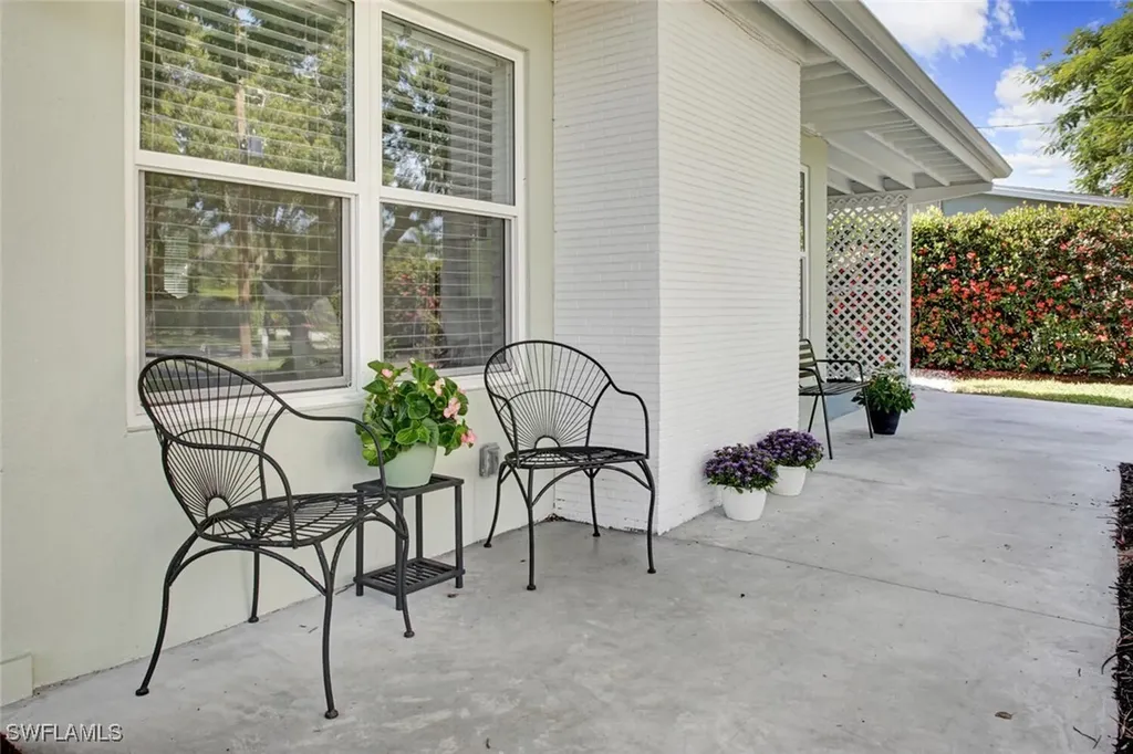 982 13th Street N Naples FL 34102